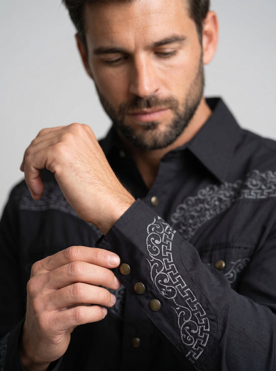 Camisa Aranda Negro Oxford: Estilo y Confort en Cada Ocasión