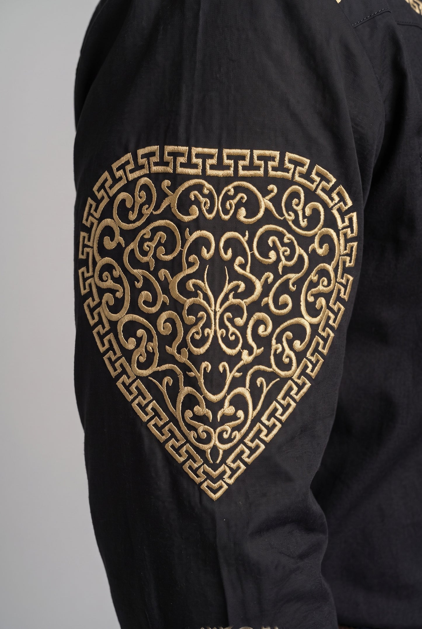 Camisa Corazón Negro Oro